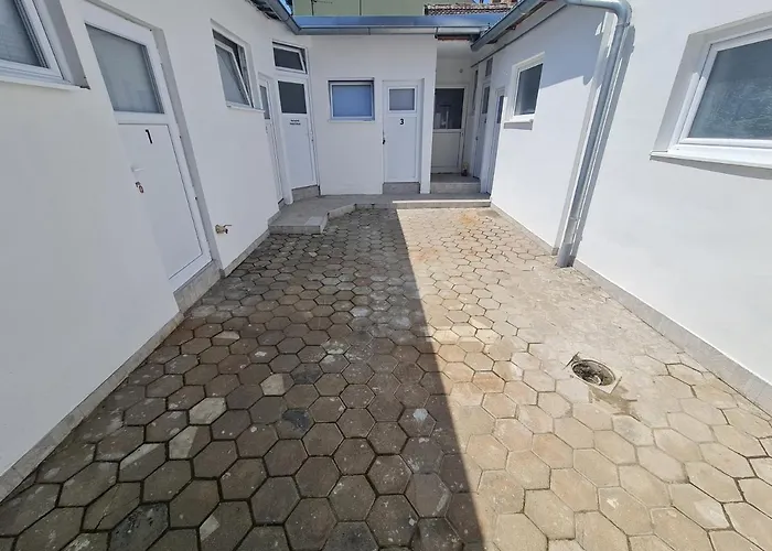 Budget Apartment Lelo Center1